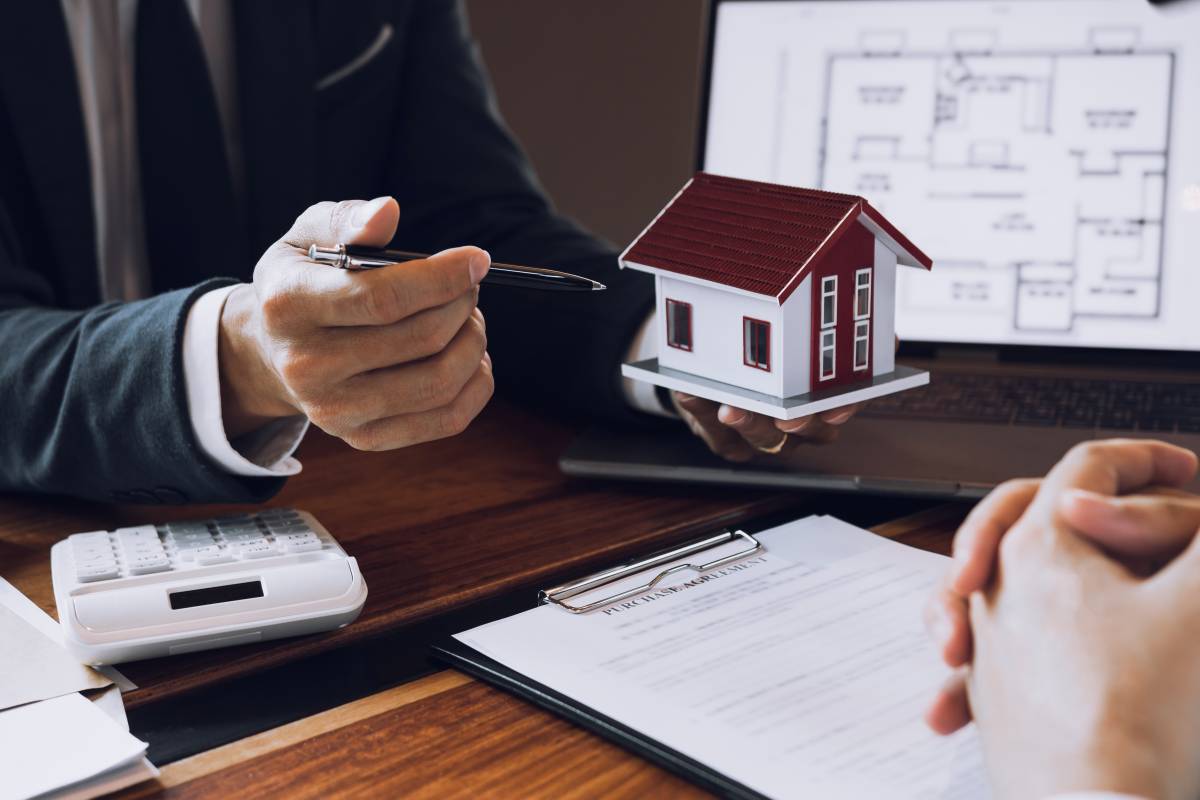 New home buyers are signing a home purchase contract at the agen